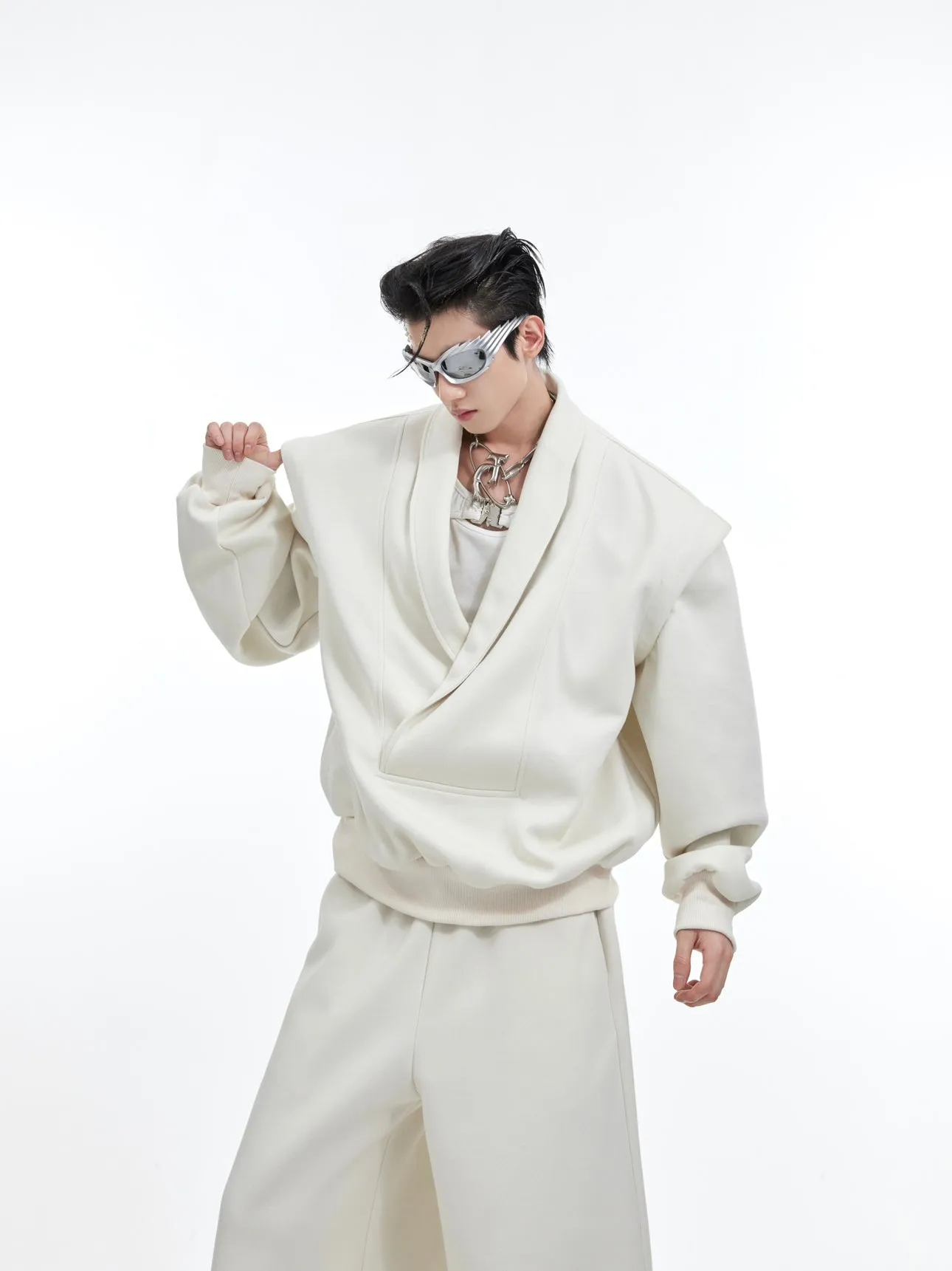 【24s January.】V-neck Metallic Embellished Sweatshirt Suit