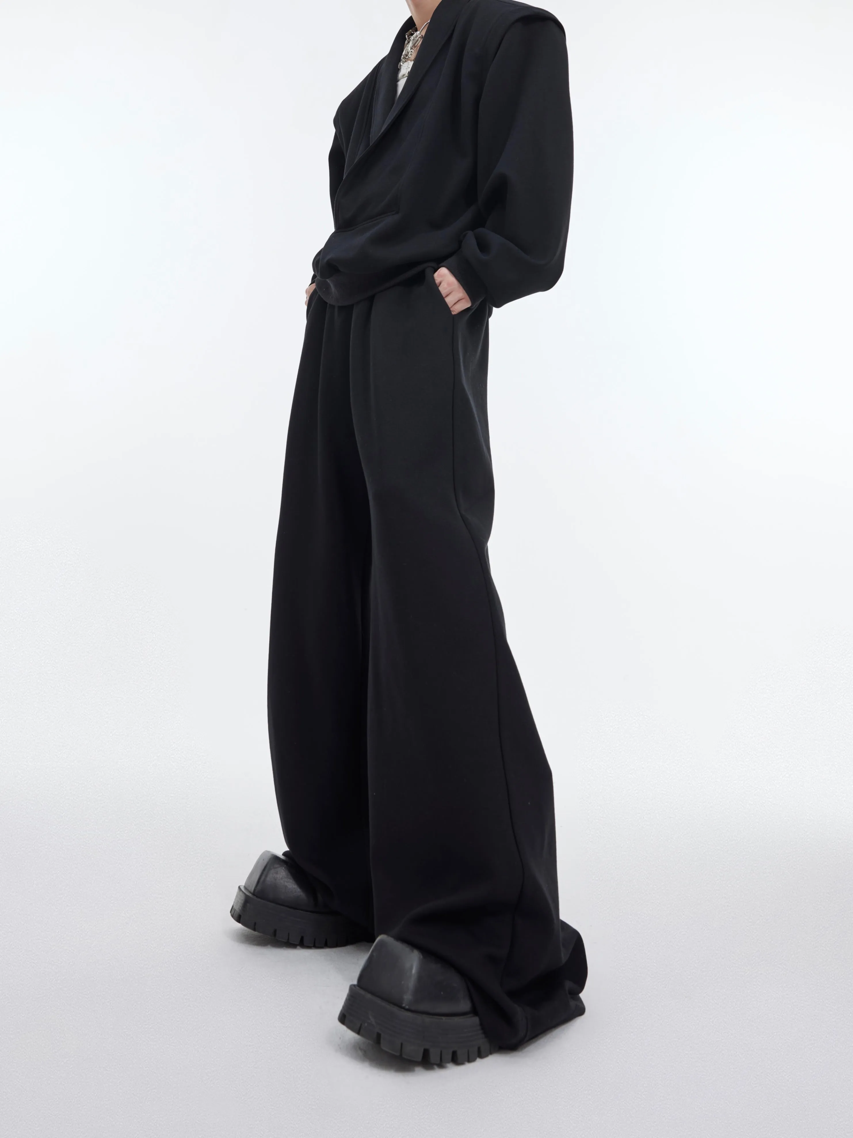 【24s January.】V-neck Metallic Embellished Sweatshirt Suit