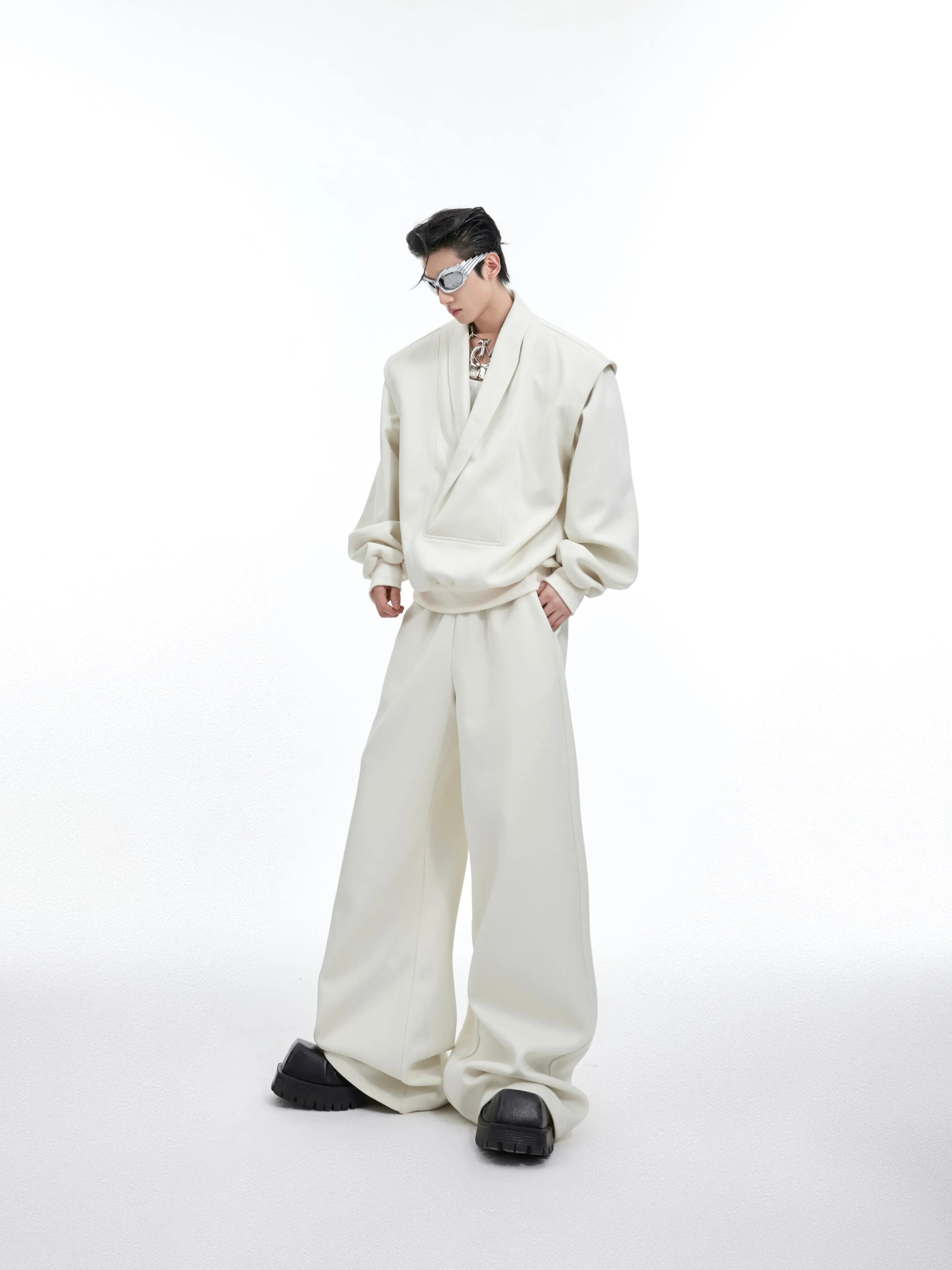 【24s January.】V-neck Metallic Embellished Sweatshirt Suit