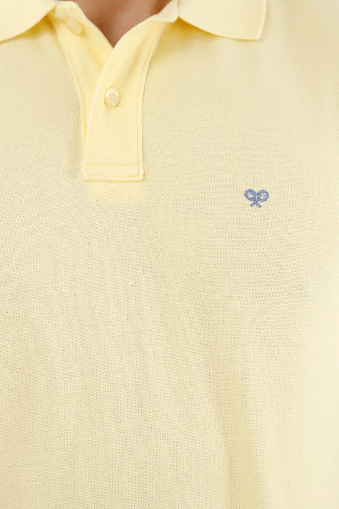 Polo amarilla con raqueta multicolor para hombre