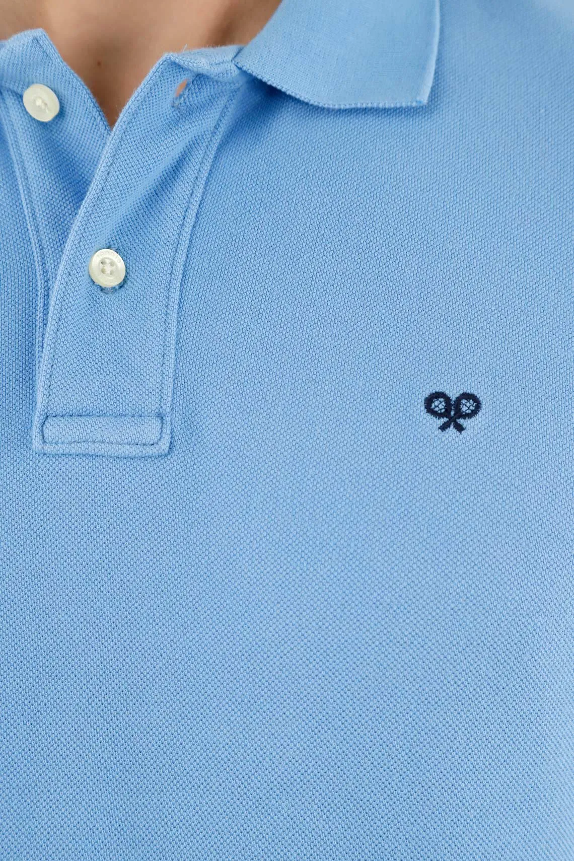 Polo azul con raqueta multicolor para hombre